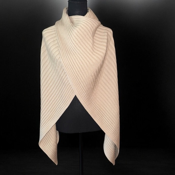 COS‎ Ribbed 100% Wool Hybrid Scarf
Cape Sweater Oatmeal Cream - Picture 1 of 8